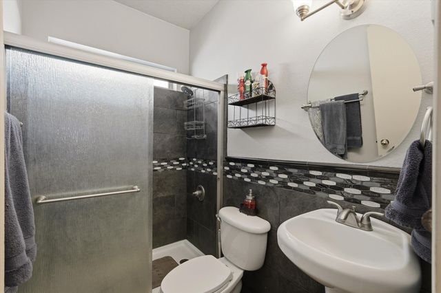 6227 Nueva Espana Road NW, Albuquerque, NM 87114