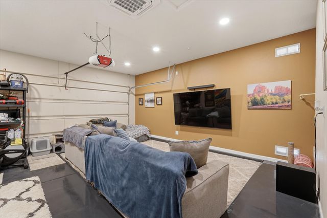 6227 Nueva Espana Road NW, Albuquerque, NM 87114