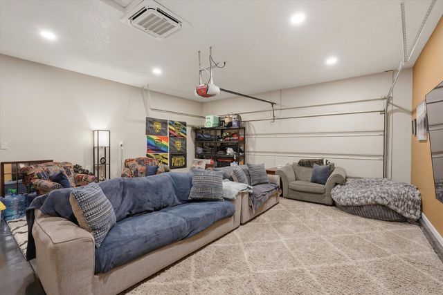 6227 Nueva Espana Road NW, Albuquerque, NM 87114