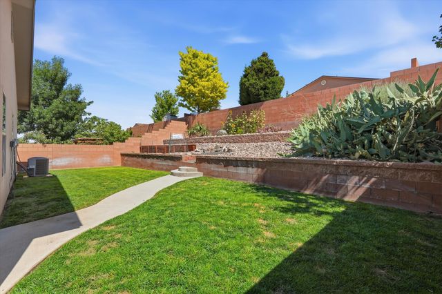 6227 Nueva Espana Road NW, Albuquerque, NM 87114