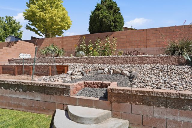 6227 Nueva Espana Road NW, Albuquerque, NM 87114