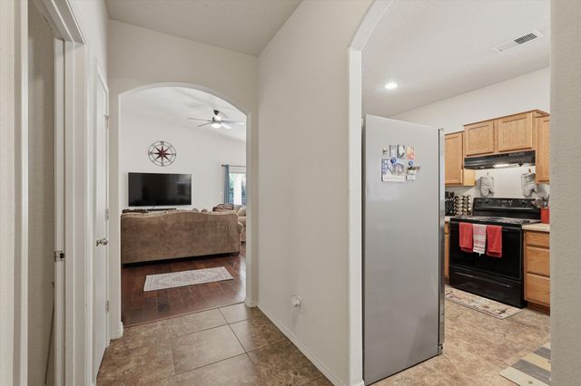 6227 Nueva Espana Road NW, Albuquerque, NM 87114