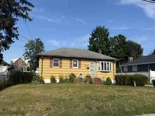 330 Vespucci Avenue, Copiague, NY 11726
