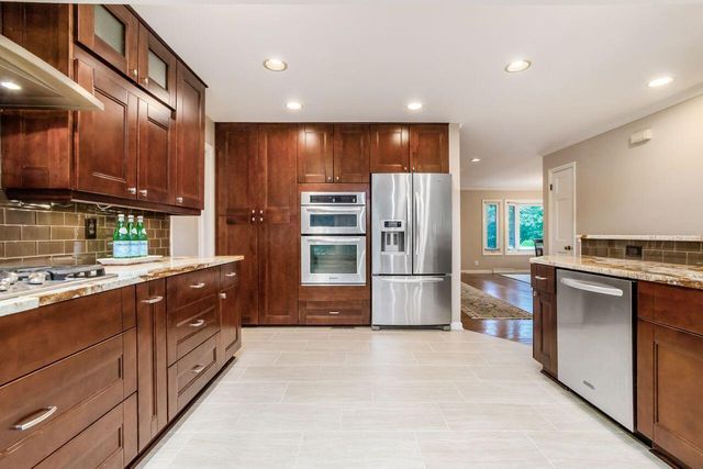 4994 Henderson Heights Road, Columbus, OH 43220