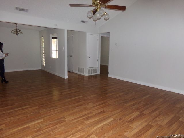 2814 Meadow River, San Antonio, TX 78251