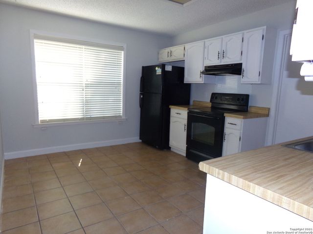 2814 Meadow River, San Antonio, TX 78251