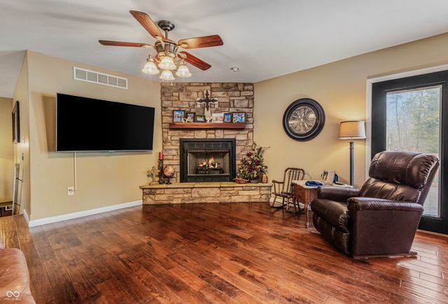 6370 W State Road 46, Columbus, IN 47201