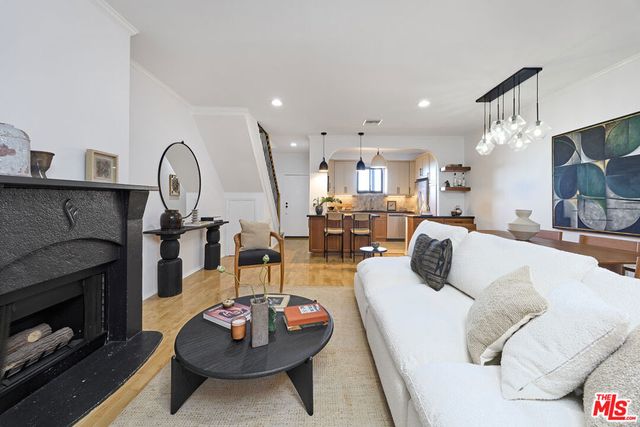 828 N Hudson Avenue 214, Los Angeles, CA 90038
