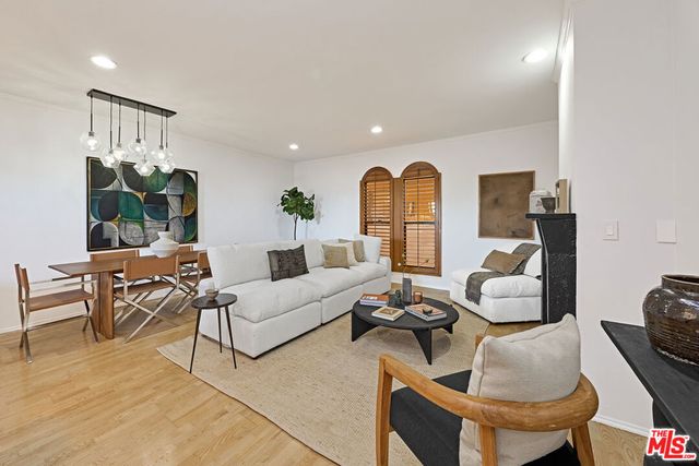 828 N Hudson Avenue 214, Los Angeles, CA 90038