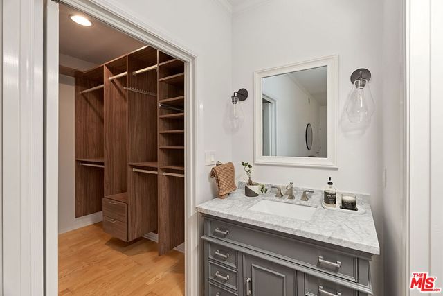 828 N Hudson Avenue 214, Los Angeles, CA 90038