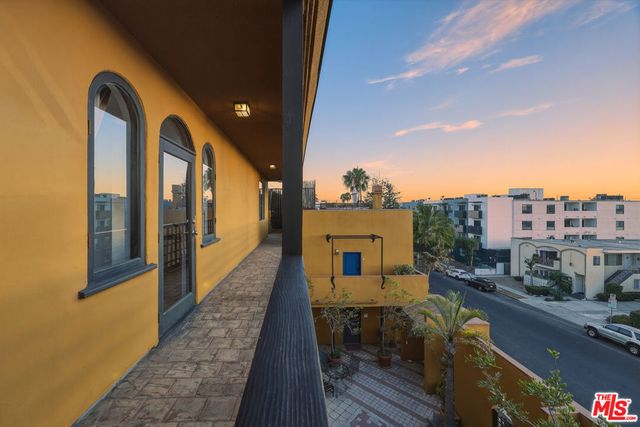 828 N Hudson Avenue 214, Los Angeles, CA 90038