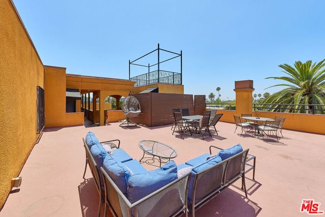 828 N Hudson Avenue 214, Los Angeles, CA 90038