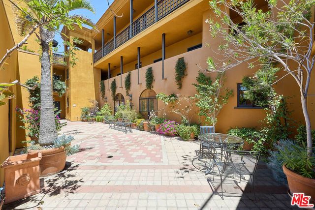 828 N Hudson Avenue 214, Los Angeles, CA 90038