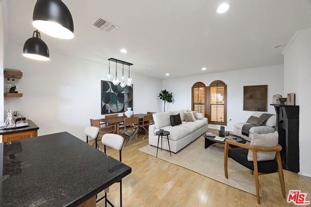 828 N Hudson Avenue 214, Los Angeles, CA 90038