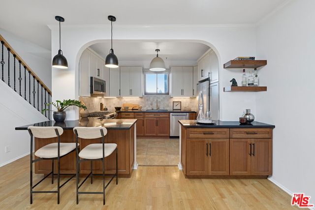 828 N Hudson Avenue 214, Los Angeles, CA 90038