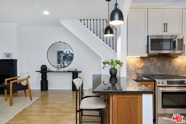 828 N Hudson Avenue 214, Los Angeles, CA 90038