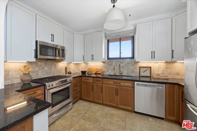 828 N Hudson Avenue 214, Los Angeles, CA 90038