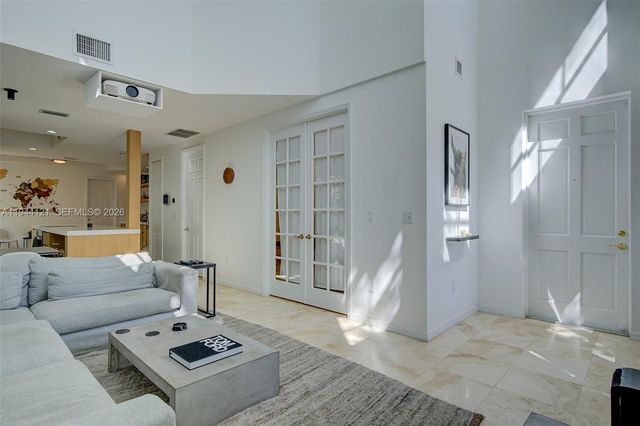 4867 Ponce De Leon Blvd A, Coral Gables, FL 33146