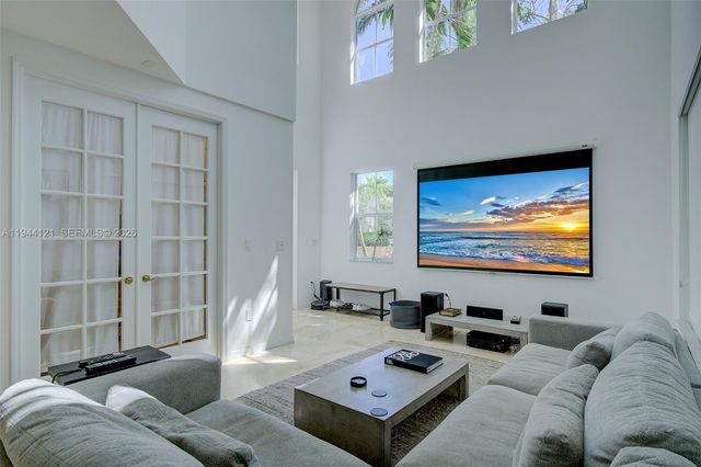 4867 Ponce De Leon Blvd A, Coral Gables, FL 33146