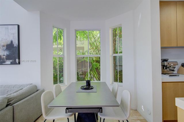 4867 Ponce De Leon Blvd A, Coral Gables, FL 33146