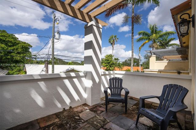 4867 Ponce De Leon Blvd A, Coral Gables, FL 33146