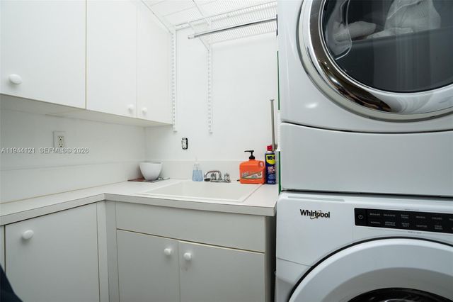 4867 Ponce De Leon Blvd A, Coral Gables, FL 33146