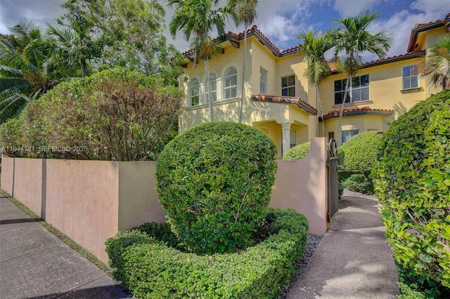 4867 Ponce De Leon Blvd A, Coral Gables, FL 33146