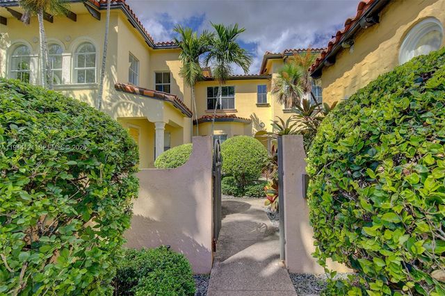 4867 Ponce De Leon Blvd A, Coral Gables, FL 33146