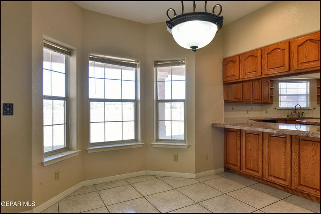 573 BLUFF CANYON Circle, El Paso, TX 79912