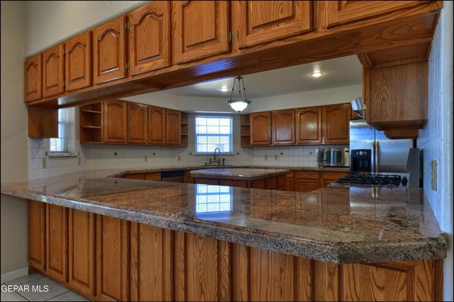 573 BLUFF CANYON Circle, El Paso, TX 79912