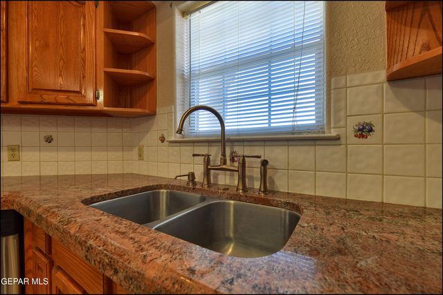 573 BLUFF CANYON Circle, El Paso, TX 79912