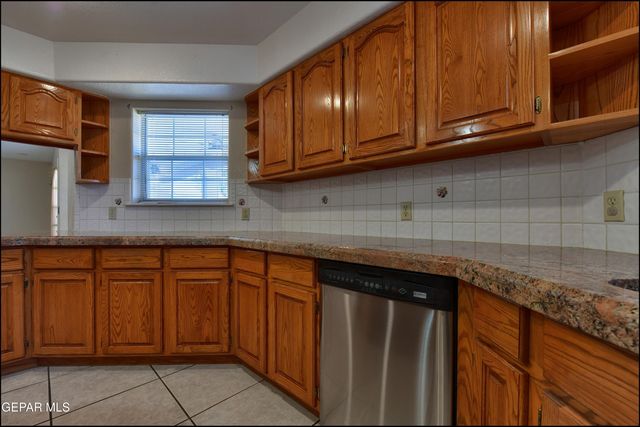 573 BLUFF CANYON Circle, El Paso, TX 79912