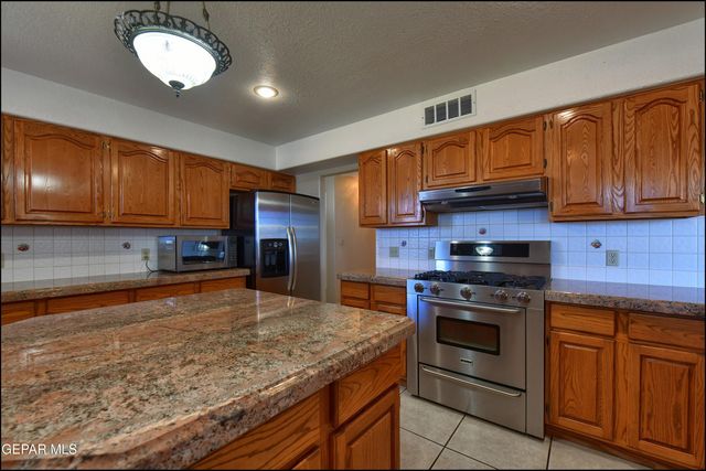573 BLUFF CANYON Circle, El Paso, TX 79912