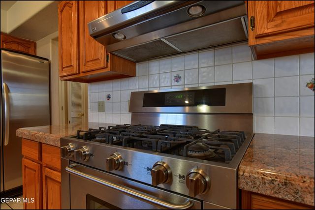 573 BLUFF CANYON Circle, El Paso, TX 79912