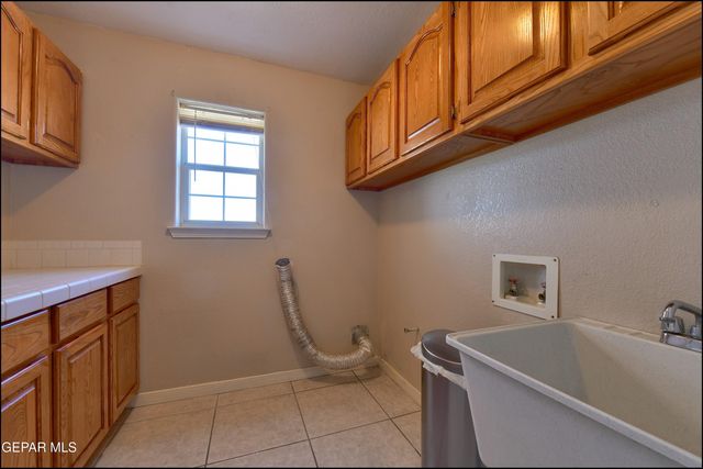 573 BLUFF CANYON Circle, El Paso, TX 79912