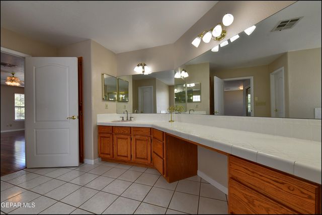 573 BLUFF CANYON Circle, El Paso, TX 79912