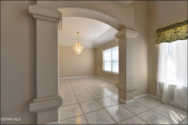 573 BLUFF CANYON Circle, El Paso, TX 79912