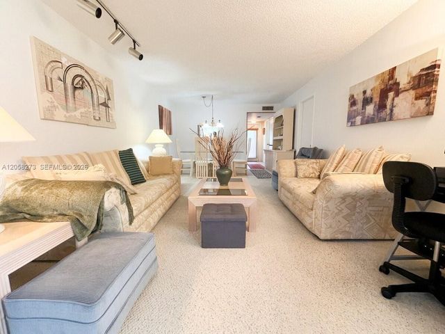 9801 Sunrise Lakes Blvd 203, Sunrise, FL 33322