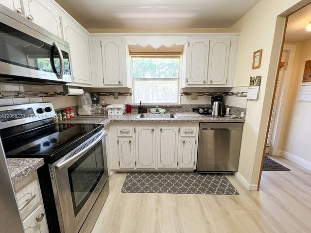 9801 Sunrise Lakes Blvd 203, Sunrise, FL 33322