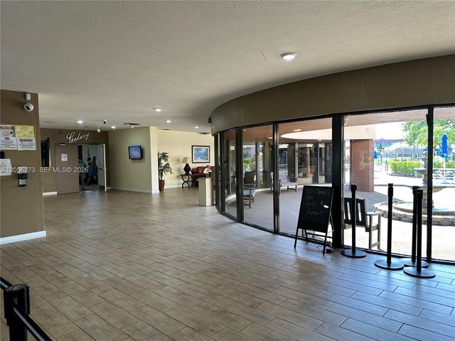 9801 Sunrise Lakes Blvd 203, Sunrise, FL 33322