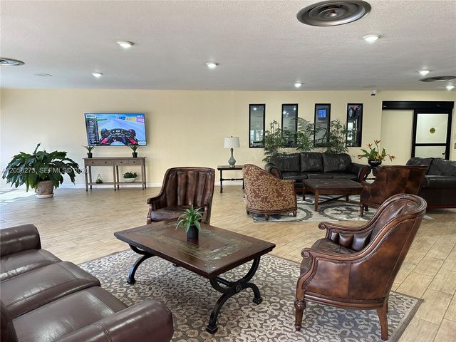 9801 Sunrise Lakes Blvd 203, Sunrise, FL 33322