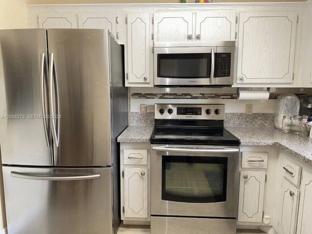 9801 Sunrise Lakes Blvd 203, Sunrise, FL 33322