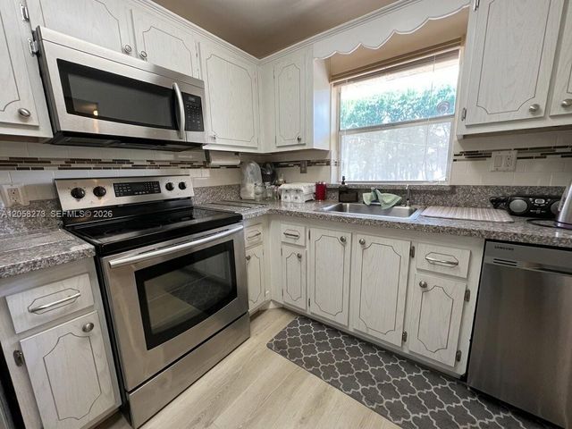 9801 Sunrise Lakes Blvd 203, Sunrise, FL 33322