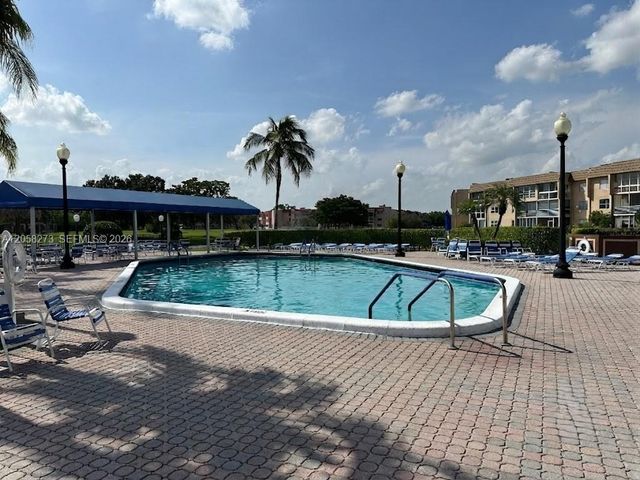 9801 Sunrise Lakes Blvd 203, Sunrise, FL 33322