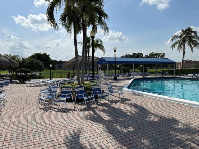 9801 Sunrise Lakes Blvd 203, Sunrise, FL 33322