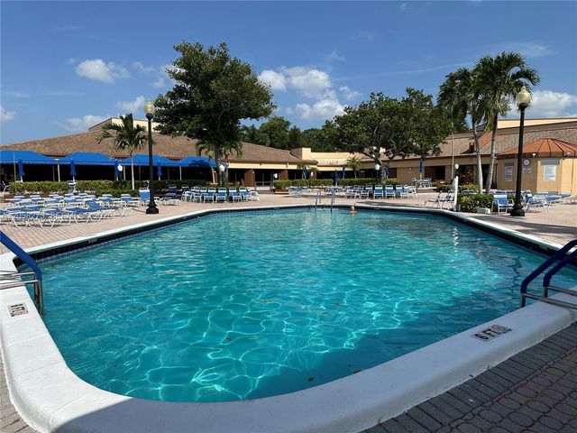 9801 Sunrise Lakes Blvd 203, Sunrise, FL 33322