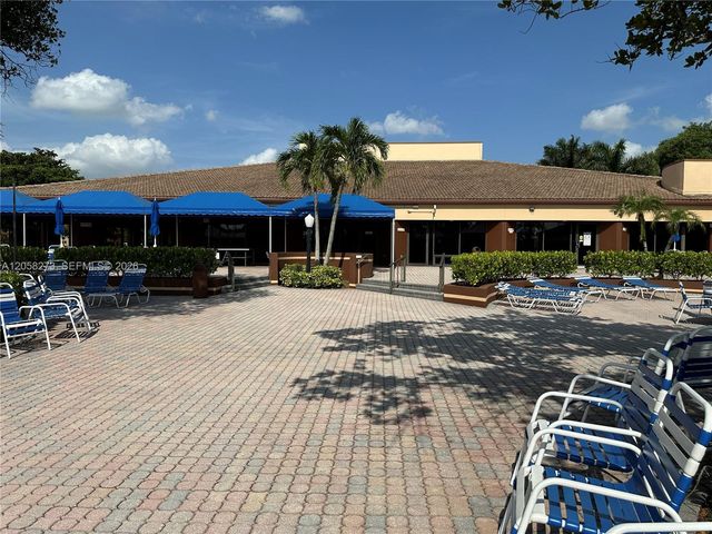 9801 Sunrise Lakes Blvd 203, Sunrise, FL 33322