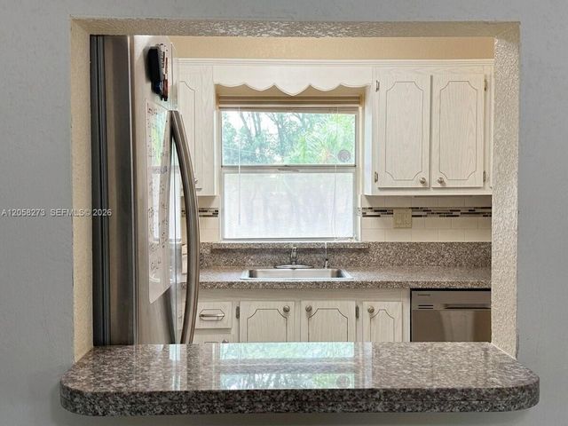 9801 Sunrise Lakes Blvd 203, Sunrise, FL 33322