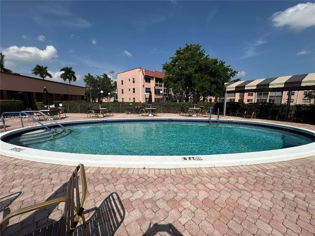 9801 Sunrise Lakes Blvd 203, Sunrise, FL 33322