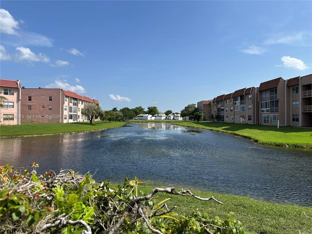 9801 Sunrise Lakes Blvd 203, Sunrise, FL 33322